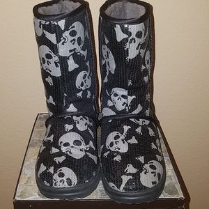 RARE LIKE NEW- I ❤️ Uggs Kisses Sequin Skulls Boots